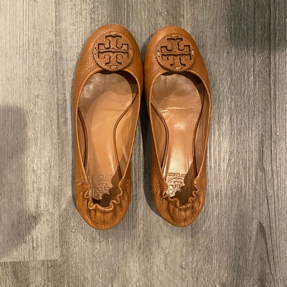 Tory Burch Tan Reva Flats - Picture 3 of 3